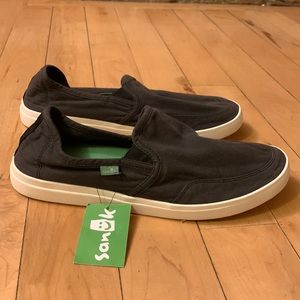 Mens Sanuk Vagabond slip on sneaker size 11 NWT